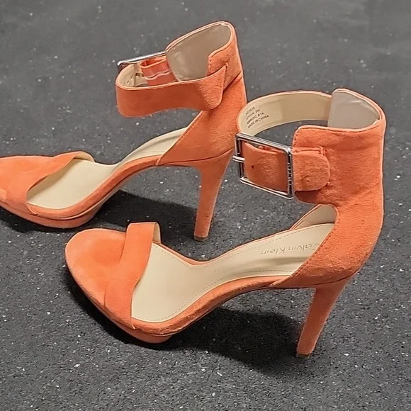 Sandles - Picture 2 of 3